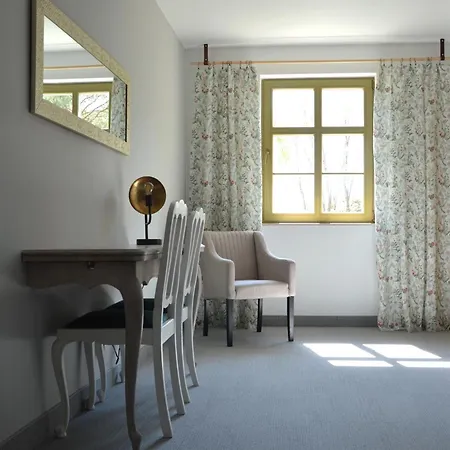 Zielonomi Bed & Breakfast *